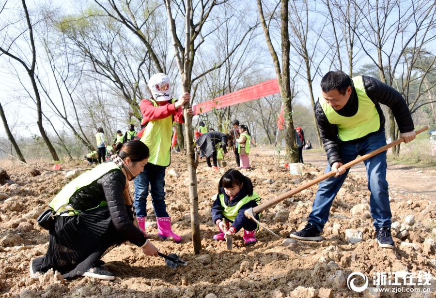 華泰證券：國(guó)內(nèi)家電銷售良好，出口穩(wěn)定 2025年關(guān)注兩大主線