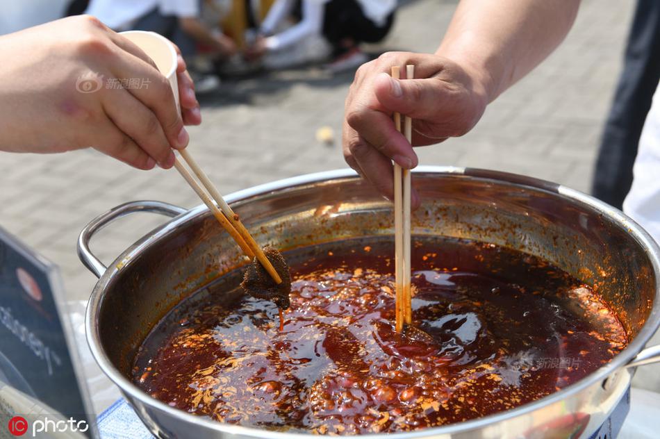 【黑料門今日黑料免費】公募資金流向發(fā)生變化 “股債蹺蹺板”效應(yīng)顯示