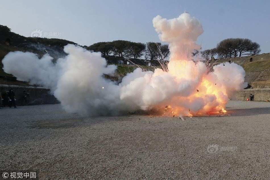 【吃瓜不打烊-八卦爆料在線吃瓜】漳州古雷交警應邀到部隊開展道路交通安全教育活動