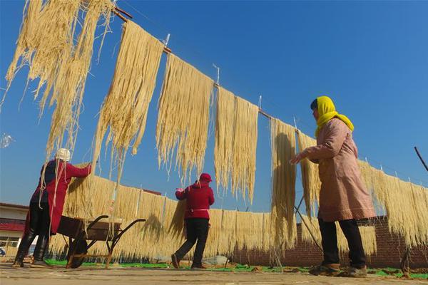 李行亮麥琳因在《再見愛人》中的表現(xiàn)而遭到抵制，商場刪除官方視頻，律師解讀