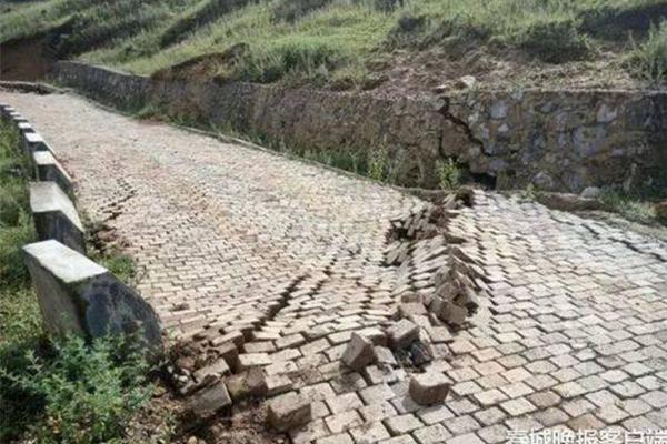 【蘑菇視頻爆料黑料吃瓜】加快建設(shè)！廣州白云機(jī)場T3交通中心綜合體東側(cè)高架橋通車