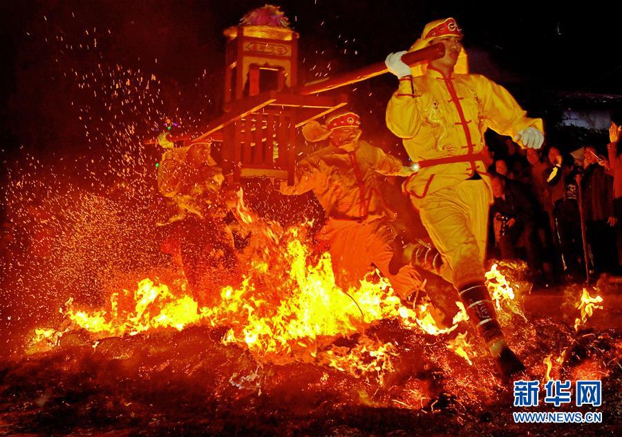 【國產母線槽國內一線品牌5標】“冬日頂流水果”車厘子價格暴降80% 約2萬噸智利車厘子運抵中國