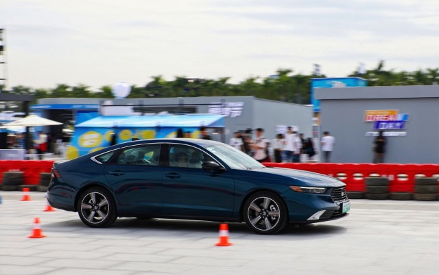 深圳首條跨海地道通車 媽灣海底地道全長(zhǎng)約8.05千米，為國(guó)內(nèi)海底最大直徑盾構(gòu)地道